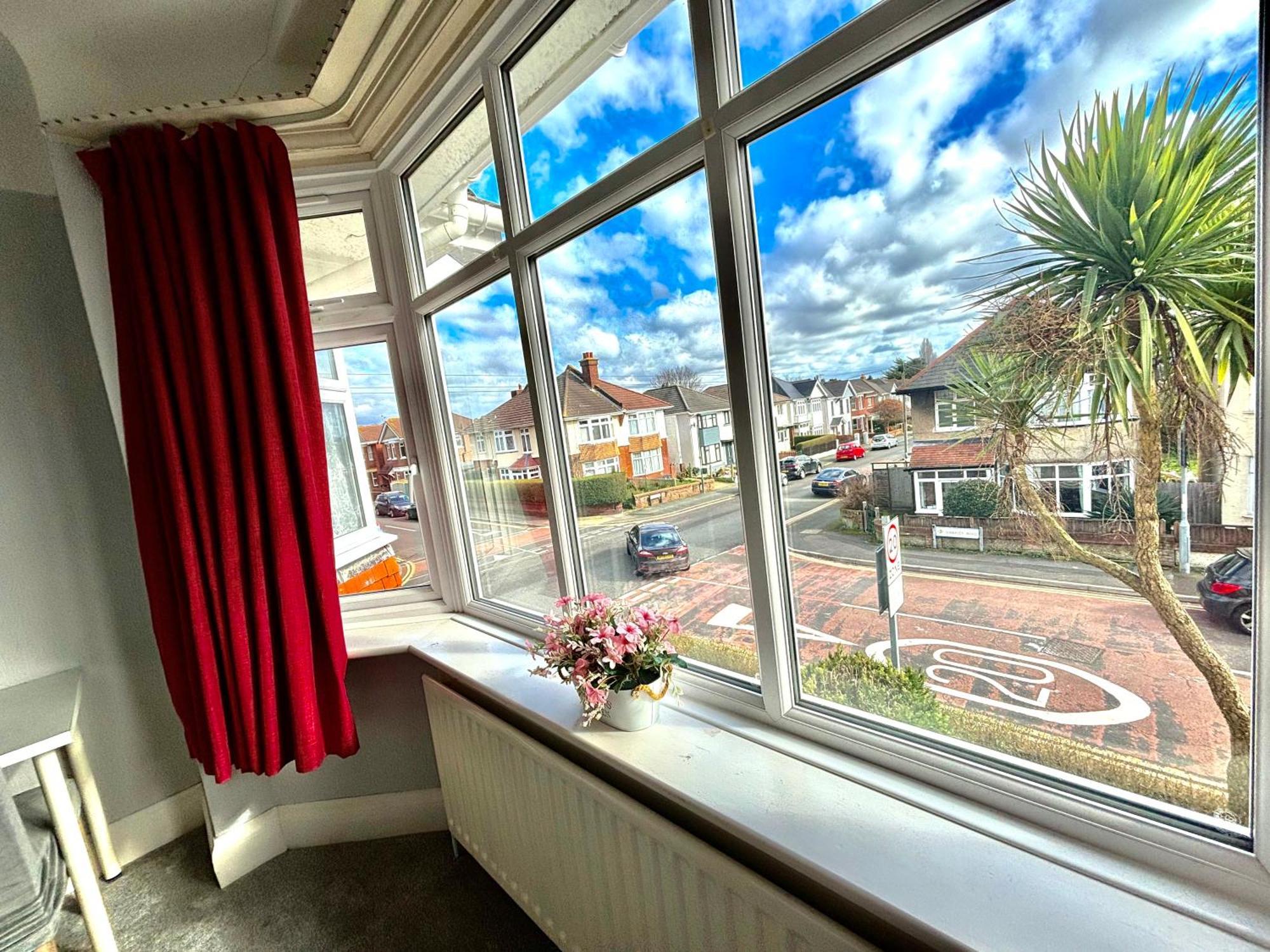 Winton House Home Stay Bournemouth Bagian luar foto